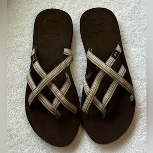 Teva Olowahu Sandals Flipflops Women's US 9/9.5